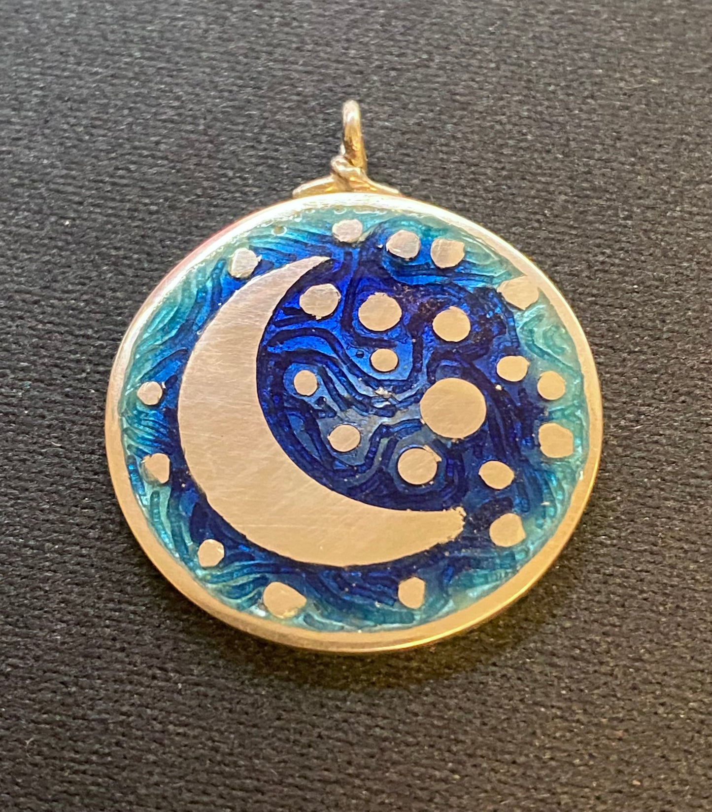 Mani Pendant